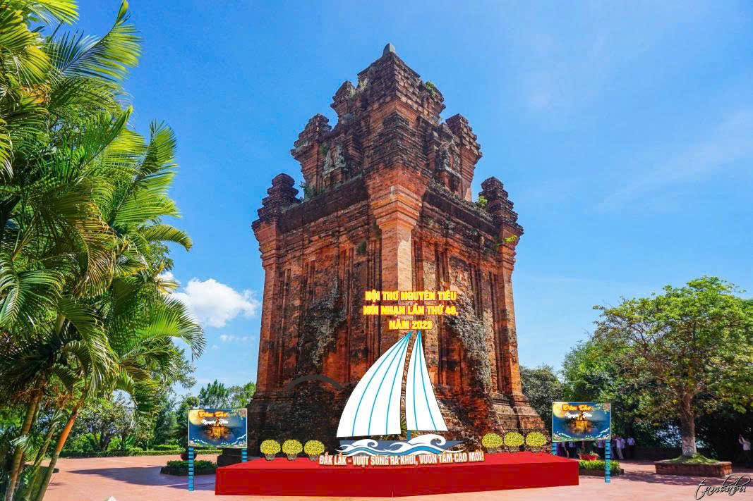 Đêm thơ Nguyên tiêu lần thứ 46 tại Di tích Quốc gia đặc biệt Tháp Nhạn 